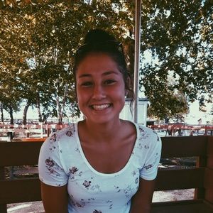 Meet your Posher, Hallie